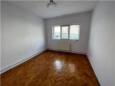 Apartament 3 camere, etaj 1, 65mp, zona Centrala  Primarie  Zimbru