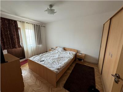 Apartamente 3 camere, zona Lidl  Campului, etaj 3 cu acoperis