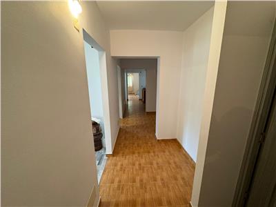 Apartament 4 camere, parter, zona Est  Bahne