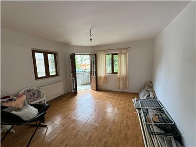 Apartament 4 camere, parter, zona Est  Bahne