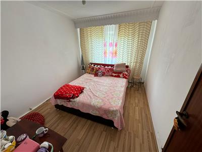 Apartament 3 camere, etaj 2/3, zona Longinescu  stradal