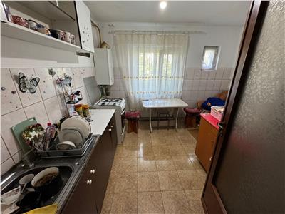 Apartament 3 camere, etaj 2/3, zona Longinescu  stradal