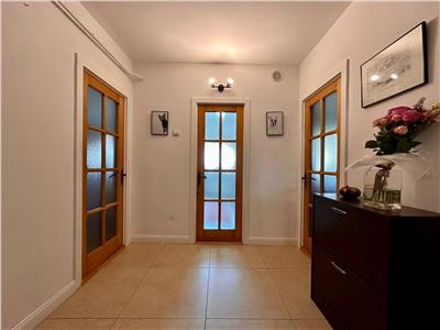 Apartament 2 camere, clasicul hol patrat, logie + balcon 57mp