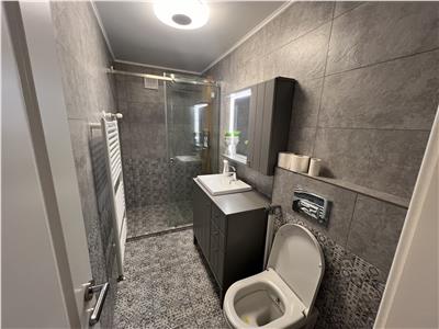 Apartament de lux, renovat 2024, Liceul Pedagogic , etaj 3 cu acoperis