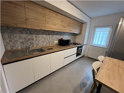 Apartament de lux, renovat 2024, Liceul Pedagogic , etaj 3 cu acoperis