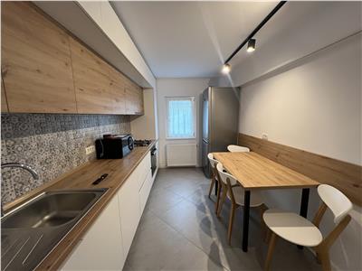 Apartament de lux, renovat 2024, Liceul Pedagogic , etaj 3 cu acoperis