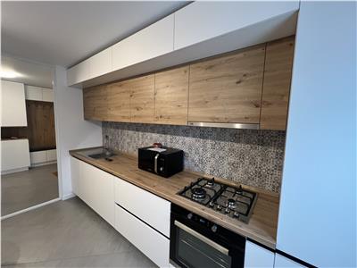 Apartament de lux, renovat 2024, Liceul Pedagogic , etaj 3 cu acoperis