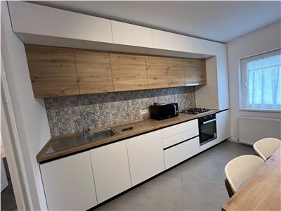 Apartament de lux, renovat 2024, Liceul Pedagogic , etaj 3 cu acoperis