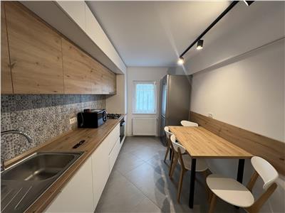 Apartament de lux, renovat 2024, Liceul Pedagogic , etaj 3 cu acoperis