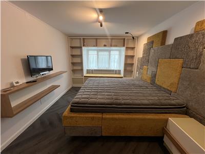 Apartament de lux, renovat 2024, Liceul Pedagogic , etaj 3 cu acoperis