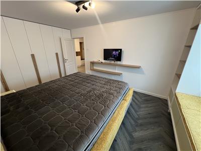 Apartament de lux, renovat 2024, Liceul Pedagogic , etaj 3 cu acoperis