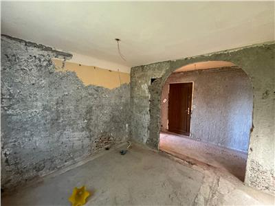 Apartament 3 camere, etaj 3 , de vanzare in zona Penny  Valcele