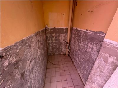 Apartament 3 camere, etaj 3 , de vanzare in zona Penny  Valcele