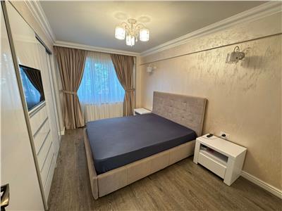 Apartament 4 camere, 100mp , zona ultracentrala , etaj 3 cu acoperis