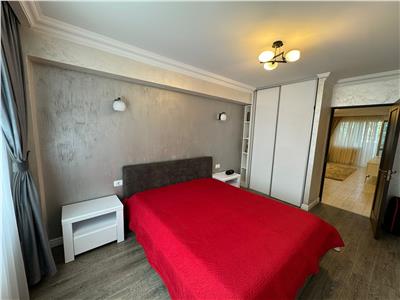 Apartament 4 camere, 100mp , zona ultracentrala , etaj 3 cu acoperis