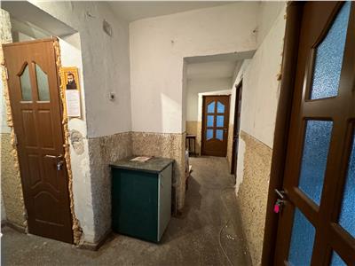 Apartament 3 camere, etaj 1, zona Inspectoraul Scolar / Scoala 3