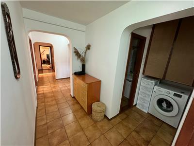 Apartament 4 camere, 95mp, zona Pompieri , etaj 4 cu acoperis