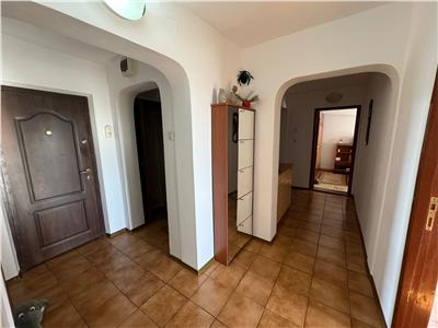 Apartament 4 camere, 95mp, zona Pompieri , etaj 4 cu acoperis