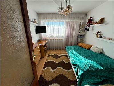 Apartament 4 camere, 95mp, zona Pompieri , etaj 4 cu acoperis