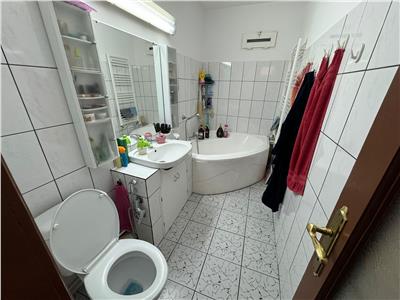 Apartament 4 camere, 95mp, zona Pompieri , etaj 4 cu acoperis