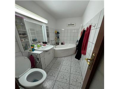 Apartament 4 camere, 95mp, zona Pompieri , etaj 4 cu acoperis