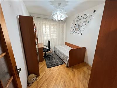 Apartament 3 camere, etaj 3 din 4, zona Brailei , mobilat complet