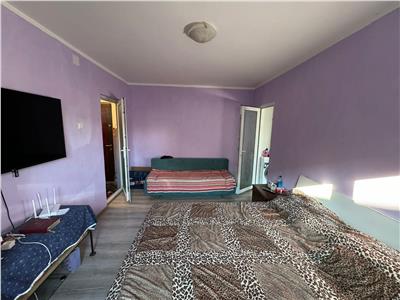 Apartament 2 camere, etaj 1, zona Sud  Scoala 1