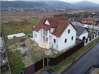 Vila deosebita Parter + Mansarda de vanzare in Odobesti