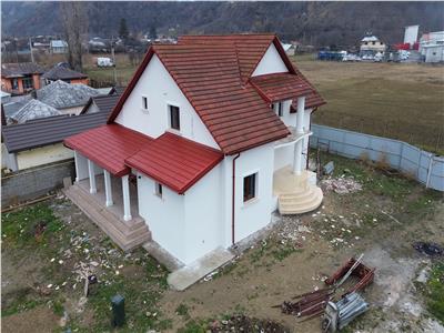 Vila deosebita Parter + Mansarda de vanzare in Odobesti