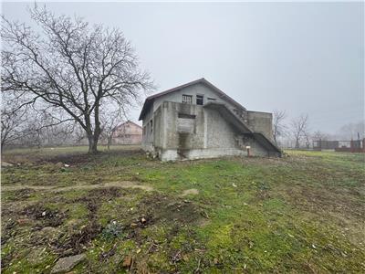 Casa Radulesti, an 1996 ,la rosu, 2.000 mp teren , 310 mp casa