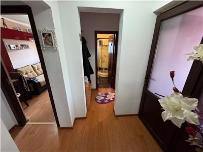 Apartament 3 camere, Piata Sud, etaj 3, renovat si mobilat complet