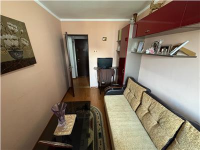 Apartament 3 camere, Piata Sud, etaj 3, renovat si mobilat complet