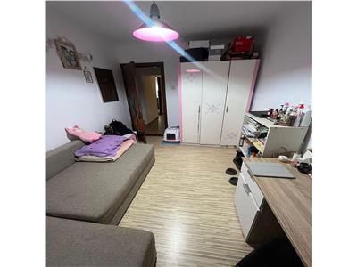 Apartament 3 camere, etaj 1, zona Piata Moldovei