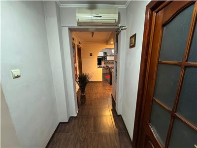 Apartament 3 camere, etaj 3 , zona Liceul Pedagogic, mobilat