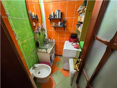 Apartament 3 camere, etaj 3 , zona Liceul Pedagogic, mobilat