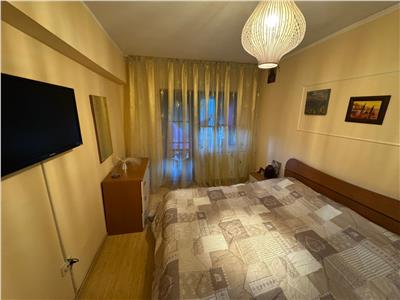 Apartament 3 camere, etaj 3 , zona Liceul Pedagogic, mobilat