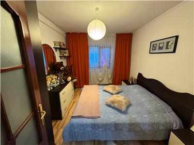 Apartament 3 camere, etaj 3 , zona Liceul Pedagogic, mobilat