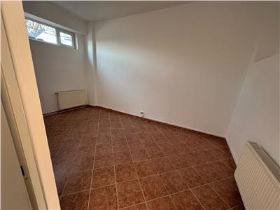 Sp comercial stradal, 70 mp, trifazic, 3 intrari, b.dul Independentei