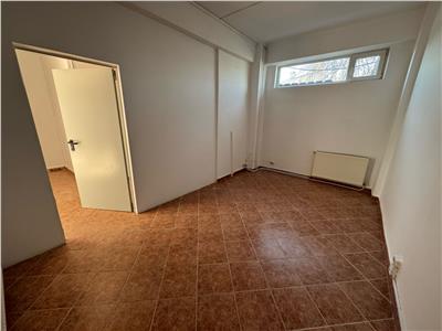 Sp comercial stradal, 70 mp, trifazic, 3 intrari, b.dul Independentei